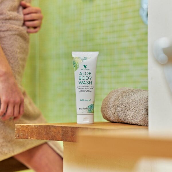 Forever Aloe Body Wash - Gentle & Powerful Cleansing with Aloe, Sulfate-Free, pH Balanced, Vitamins A C E, Rich Foam, 8 fl oz, Argan Oil & Jojoba Extract