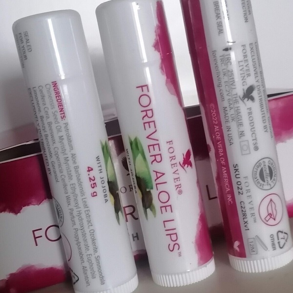 Forever Aloe Lips Ultimate Lip Care - Powerful Soothing Moisture for Any Season, Vegetarian Friendly, Gluten Free, Year-Round Solution
