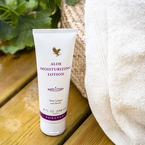 Forever Aloe Moisturizing Lotion with Collagen & Elastin for Silky Smooth Skin 4 fl oz 118 ml Gluten-Free Formula