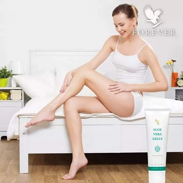 Forever Aloe Vera Gelly Soothing Clear Gel 4 fl oz 118 ml for Gentle Everyday Use Moisturizers Skin Repair