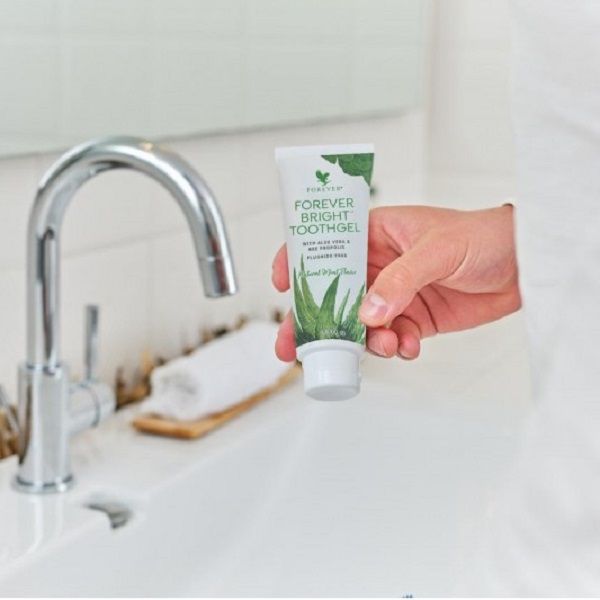 Forever Bright Toothgel with Aloe Vera & Bee Propolis Fluoride-Free Natural Mint Flavor 4.6 oz Tube Oral Care Solution - Daily