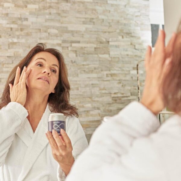 Forever Infinite Restoring Crème 1.7 oz Lightweight Moisturizer for All Skin Types Hydrating Cream for Daily Use