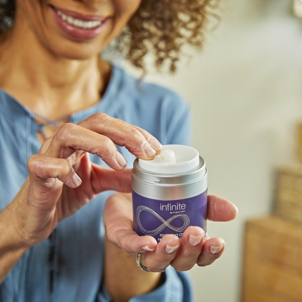 Forever Infinite Restoring Crème 1.7 oz Lightweight Moisturizer for All Skin Types Hydrating Cream for Daily Use