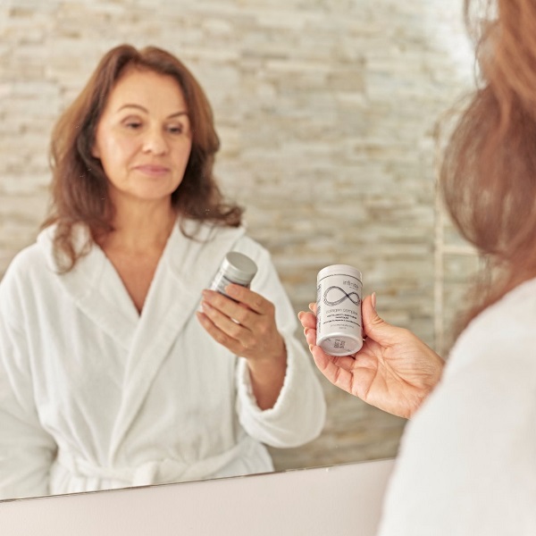 Forever Infinite Restoring Crème 1.7 oz Lightweight Moisturizer for All Skin Types Hydrating Cream for Daily Use