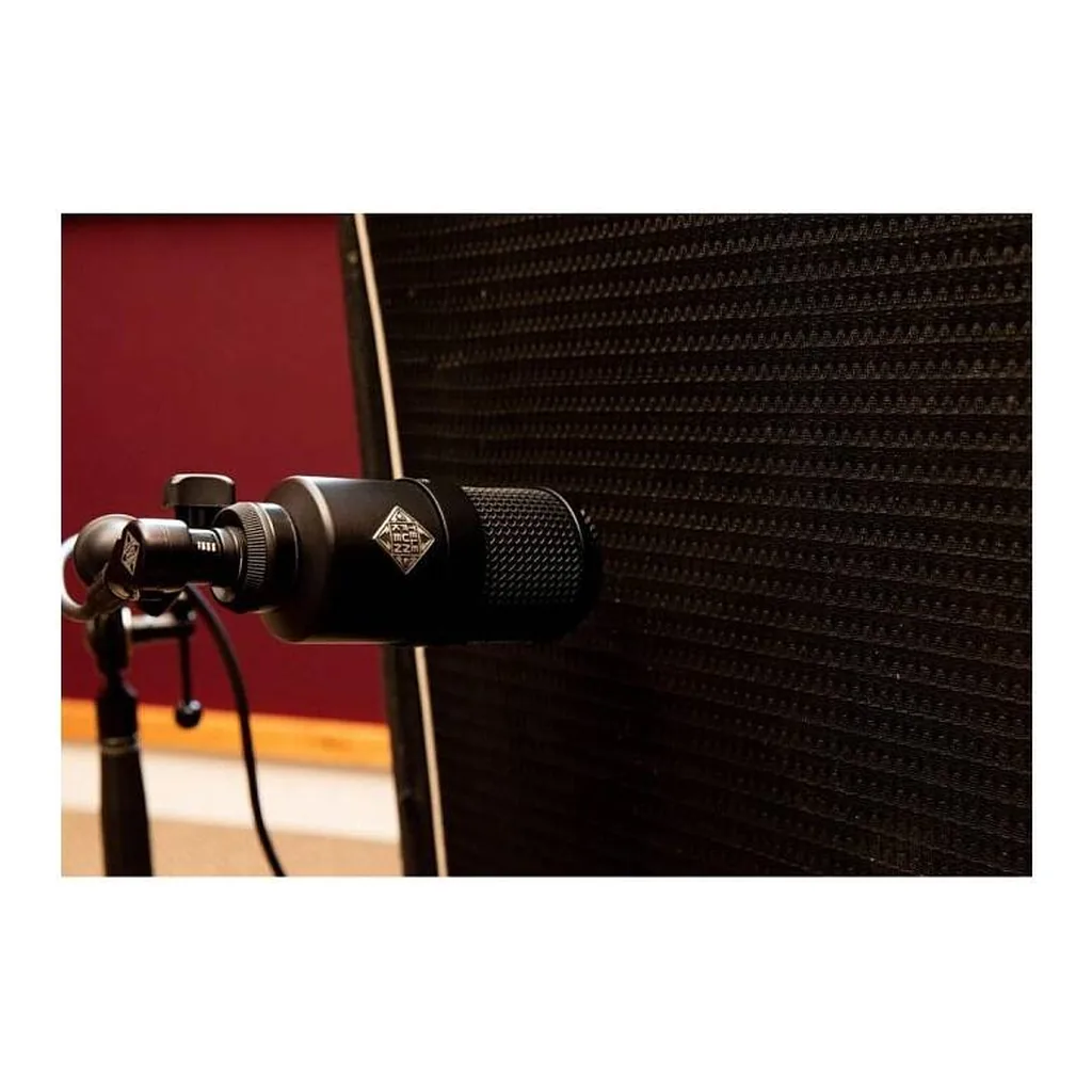 170fdc69510c9bbaa2f77579c5c64b3c-hi.jpg Telefunken M82 Microphone, 32mm Dynamic Moving Coil