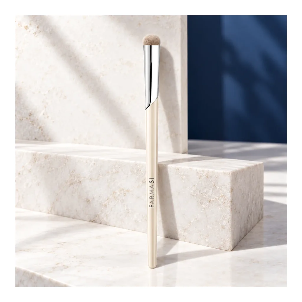 farmasi-9000941-flat-definer-brush-05-styled-scene Farmasi Flat Definer Brush