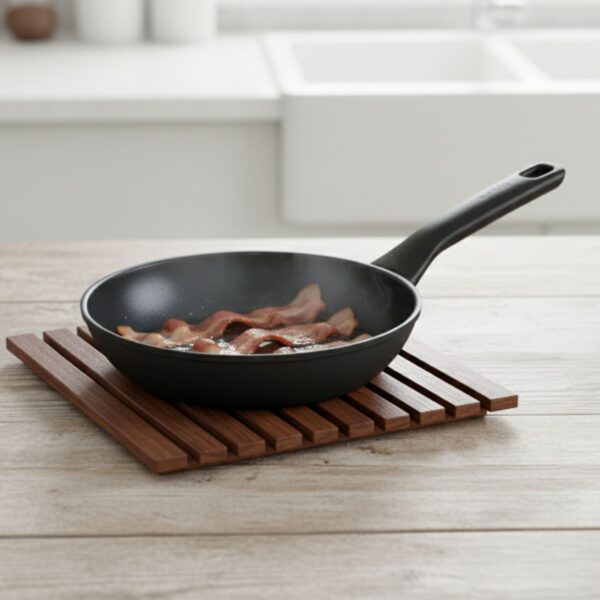 8fac4d24-a6b4-483d-8a76-cecd8503b964.jpg BergHOFF - DiNA Helix Nonstick Ceramic Frying Pan 8", Recycled Aluminum - Black