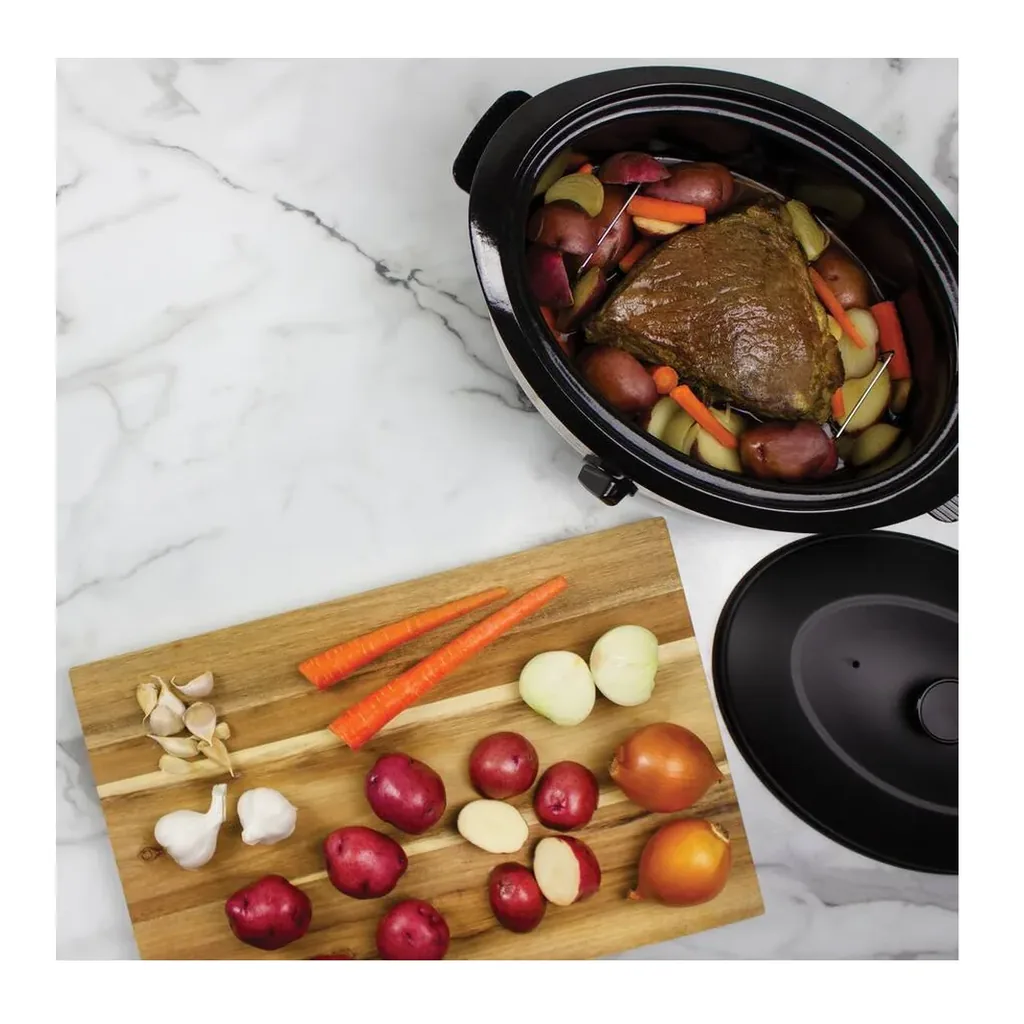 Nesco - 6-Qt 750-Watt Roaster with Porcelain Cookwell - Silver – product image 3 Nesco - 6-Qt 750-Watt Roaster with Porcelain Cookwell - Silver – product view 3